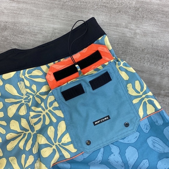 RIP CURL- MIRAGE SALT WATER BOARD SHORTS - Picture 11 of 14